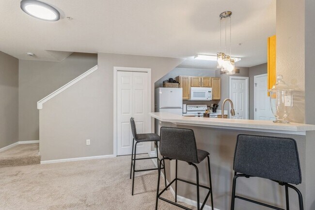Foto del edificio - CHARMING HOME WITH EXCELLENT LOCATION!!  2 Bedroom, 1.5 Bathroom Townhome in West Des Moines!