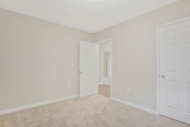 Building Photo - 2148 Green Forrest Dr