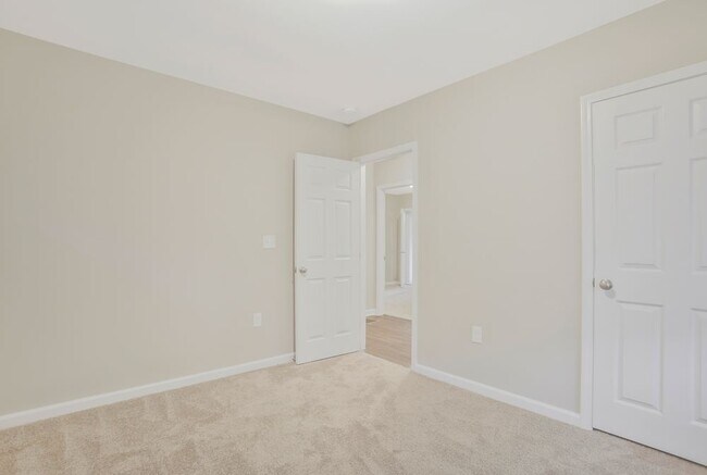 Foto del edificio - 2148 Green Forrest Dr