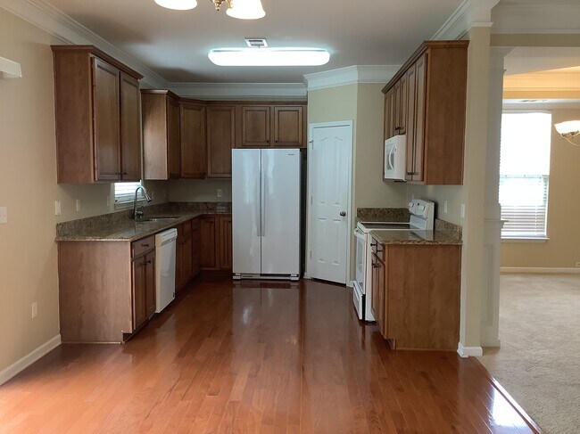 Building Photo - 11 Knoll Ridge Dr