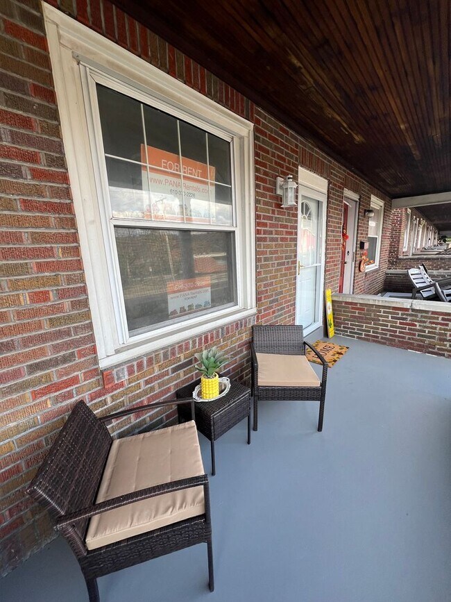 Foto del edificio - Newly Updated 3 bedroom Mount Penn Home with garage