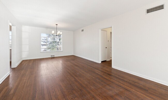 Building Photo - Gorgeous 3-Bedroom 2-Bath home in Lake Par...