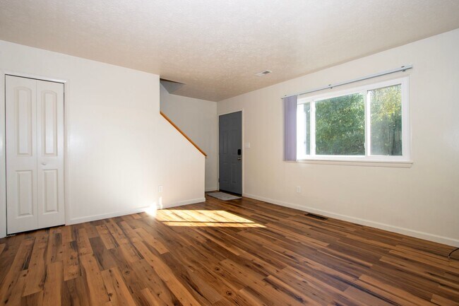 Building Photo - Two Bedroom Apartment