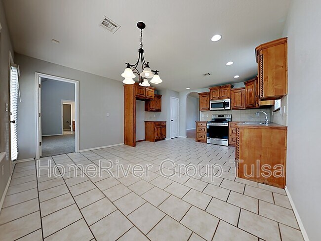 Foto del edificio - 10222 E 99th St N