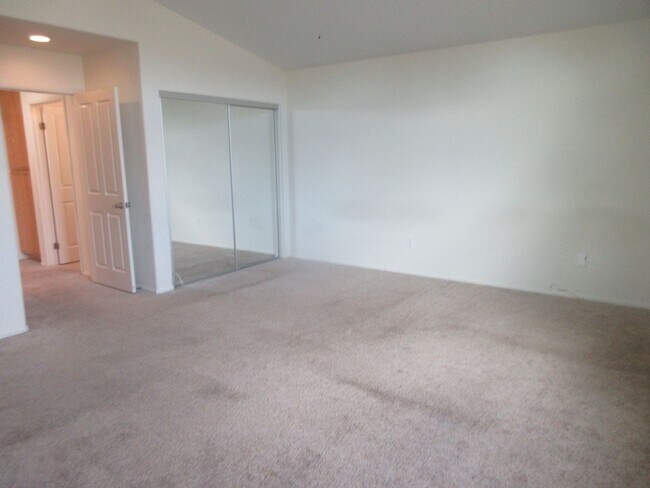 Foto del edificio - Wonderful 3 bedroom, 2.5 bath townhome on ...