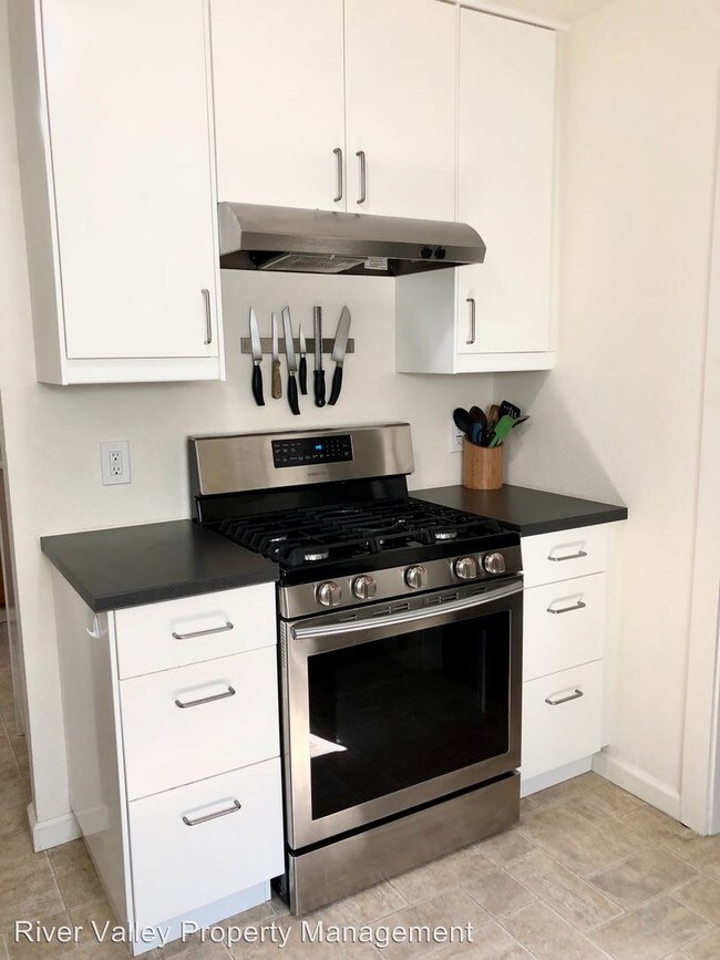 Building Photo - 2 br, 1 bath House - 2976 Kroy Way