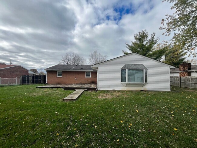Building Photo - 612 Clara Dr