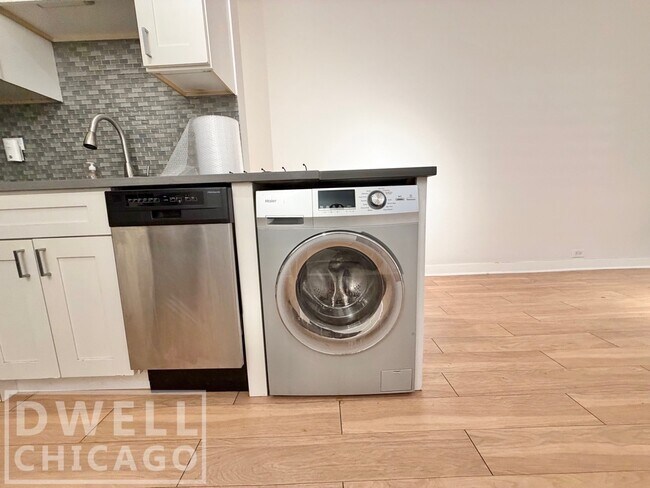 Foto del edificio - 501 W Belmont Ave