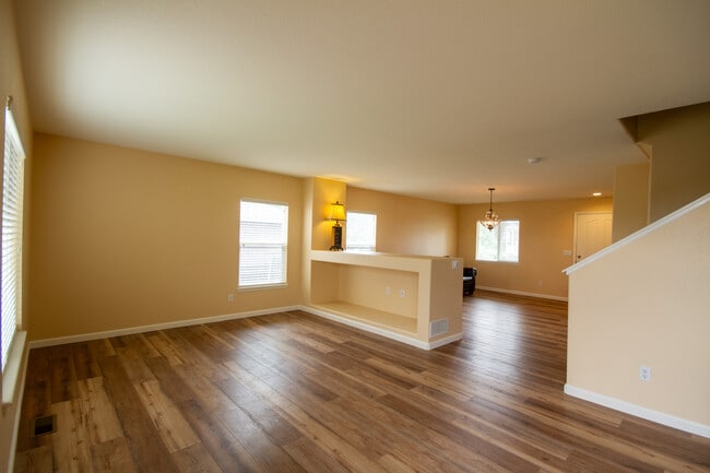 Building Photo - 5747 Jaguar Way