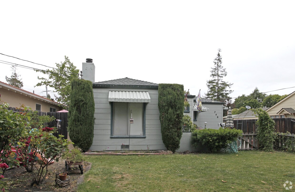 Building Photo - 746-748 Vera Ave