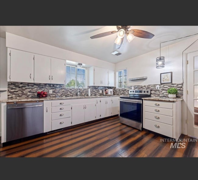 Foto del edificio - 425 W Pine Ave