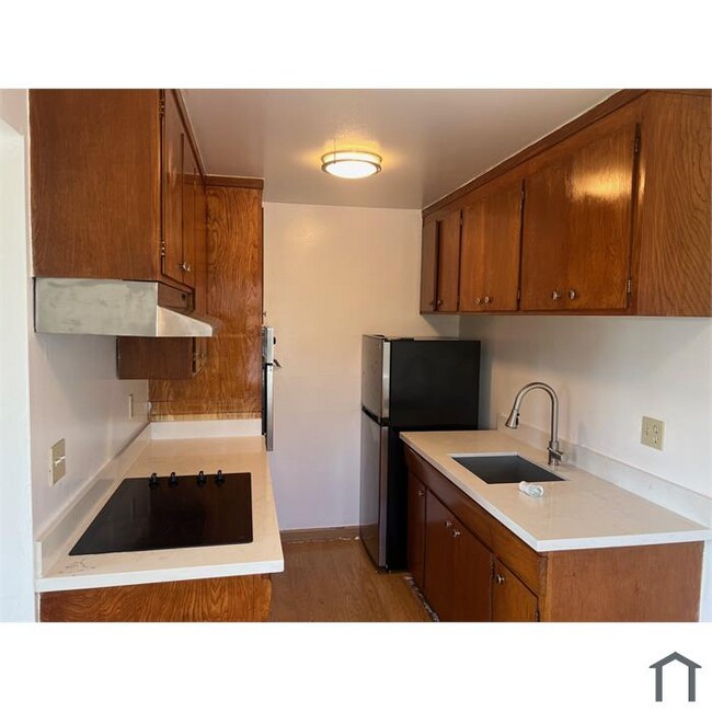 Building Photo - 490 Talbert St