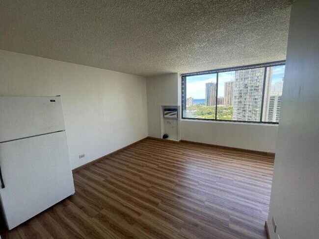 Foto del edificio - To register for the showing time below, no...