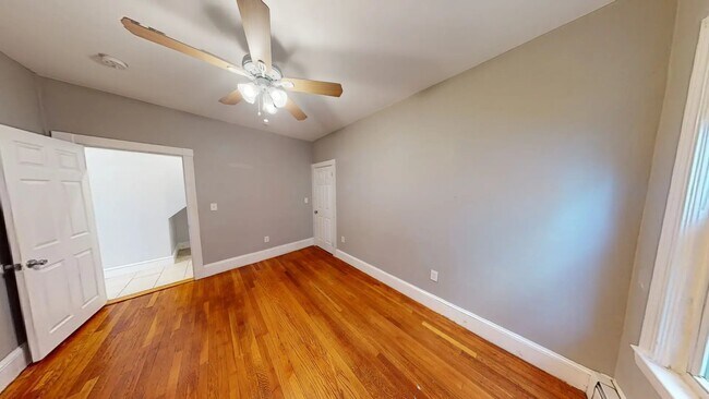 Building Photo - 21 Rossmore St