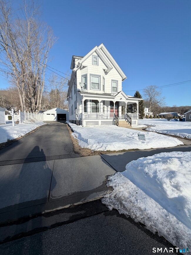 Building Photo - 79 Meadow St