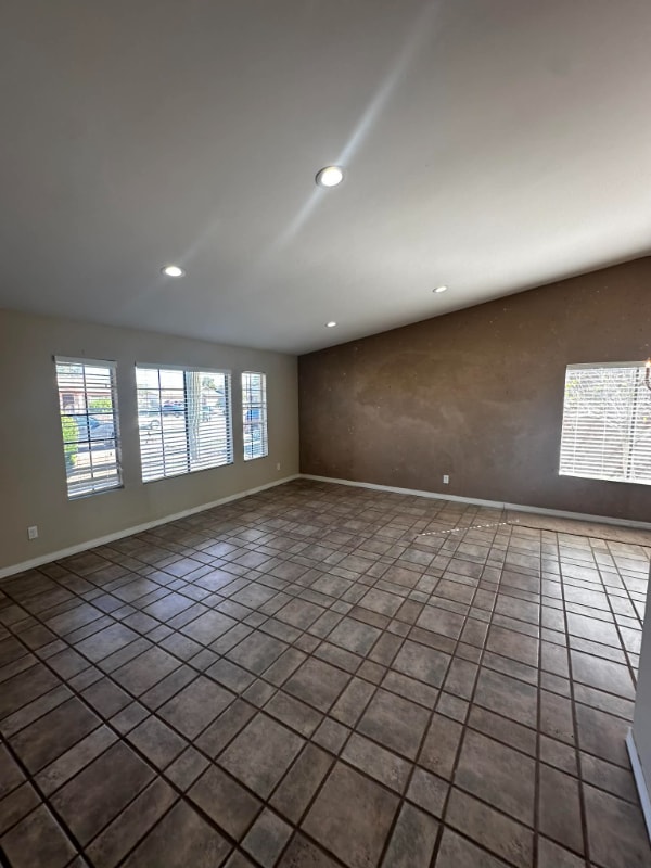 Building Photo - 6186 S Truman Dr