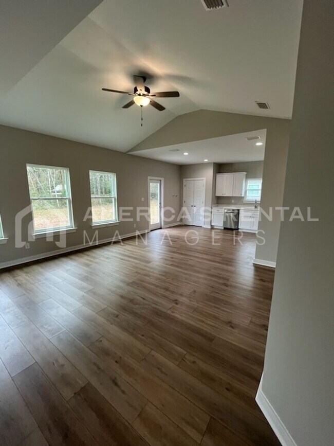 Foto del edificio - Home for Rent in Bay Minette, AL!! View with 48 Hours Notice!