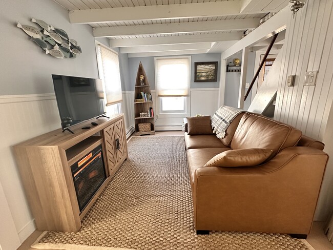 Building Photo - 24 Myrtle Ln