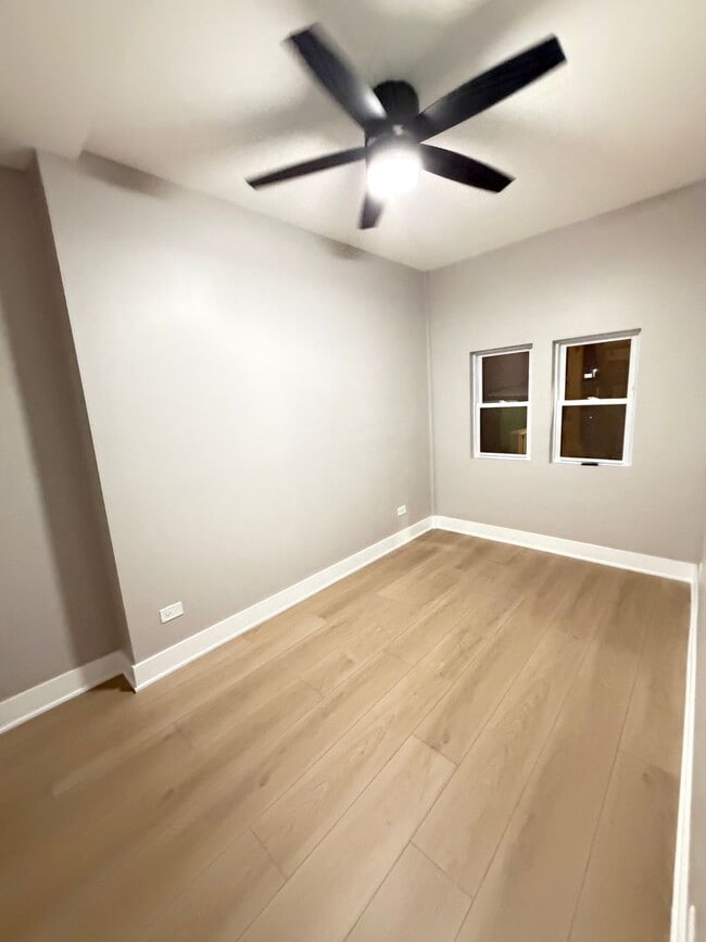 Building Photo - 6350 S St Lawrence Ave