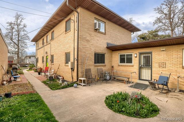 Building Photo - 422 S Clarkson St