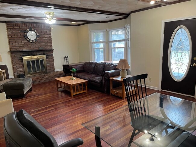 Entrada - Large Affordable 3-Bed 3-Bath with Yard