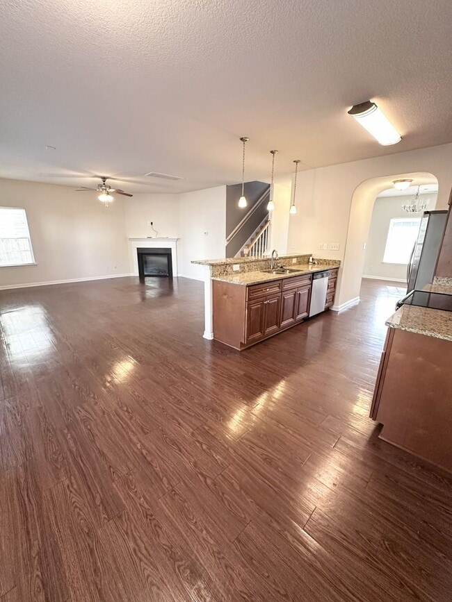 Foto del edificio - Spacious 4 Bedroom Updated Home in Wilmund Place