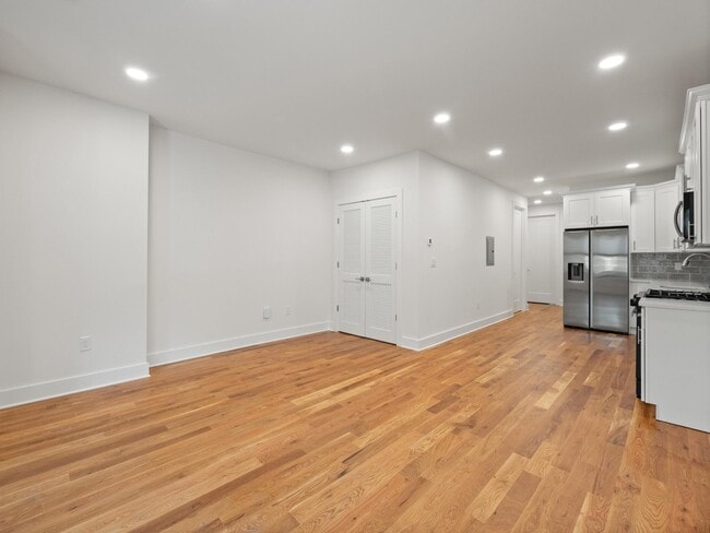 Building Photo - 858 W SIDE Ave