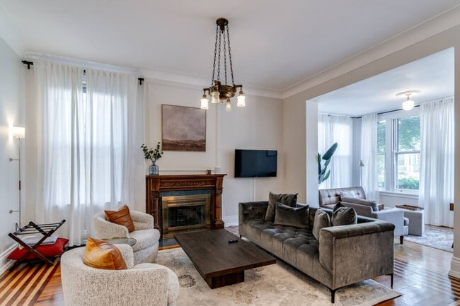 Building Photo - 351 Thrall St