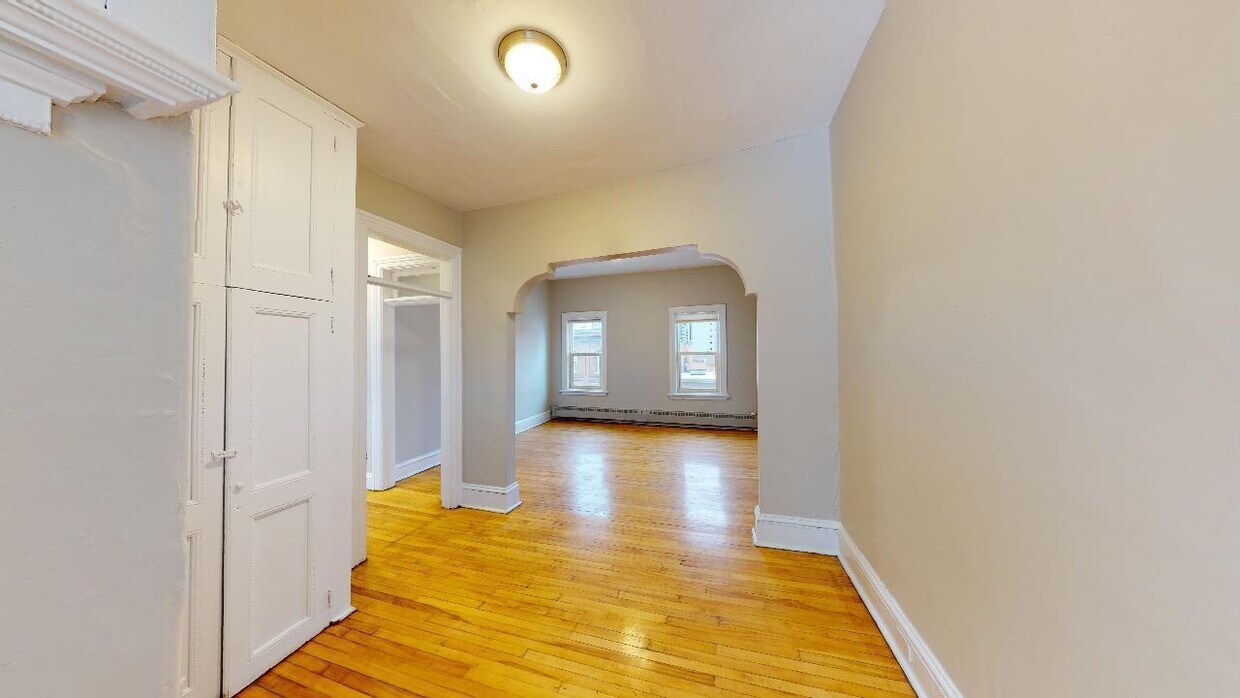 212 ½ 216 ½ Bank Apartments 212216 Bank St Ottawa, ON