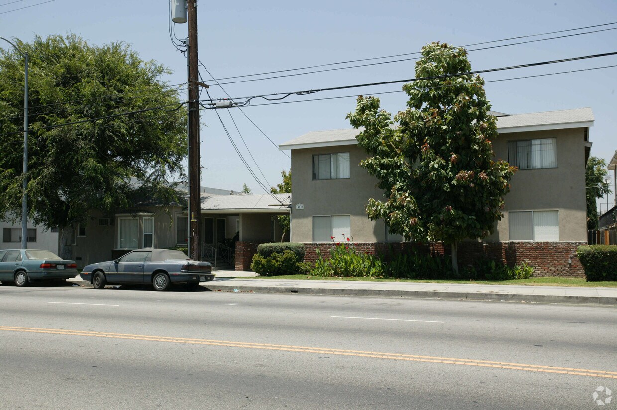 Foto del edificio - 14811-14817 Vanowen St