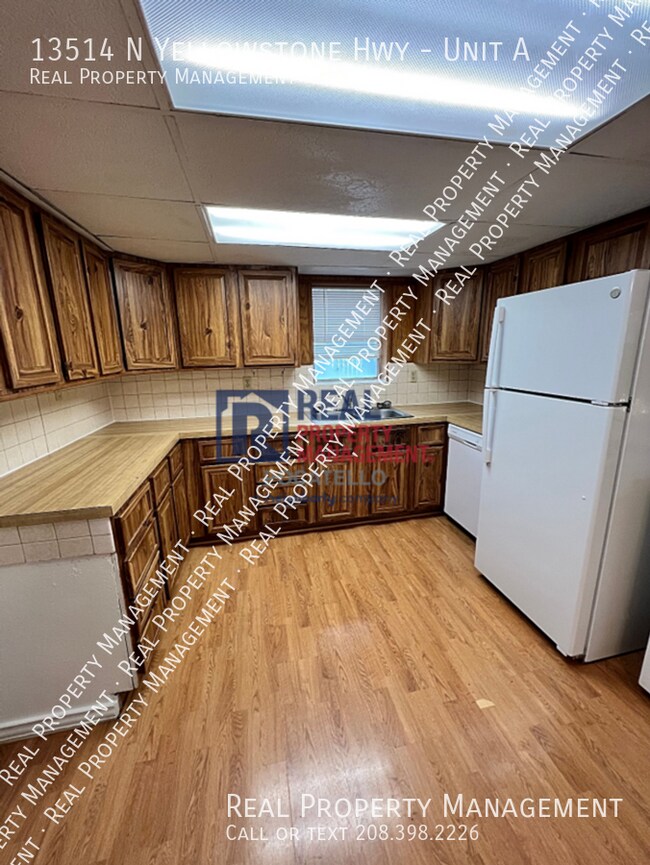 Foto del edificio - 3 Bedroom 1 Bath apartment - Small dogs ne...