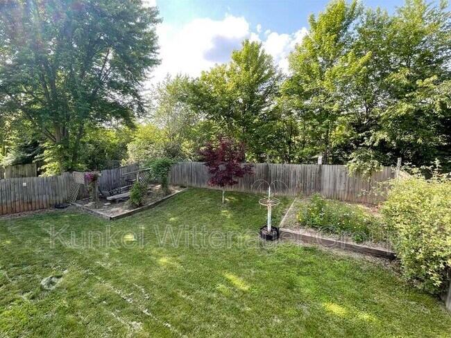 Building Photo - 2746 Brookrun Dr