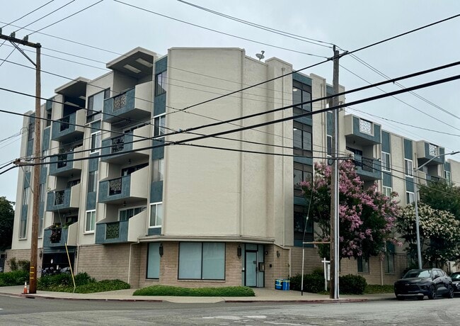 Building Photo - 398 Parrott St