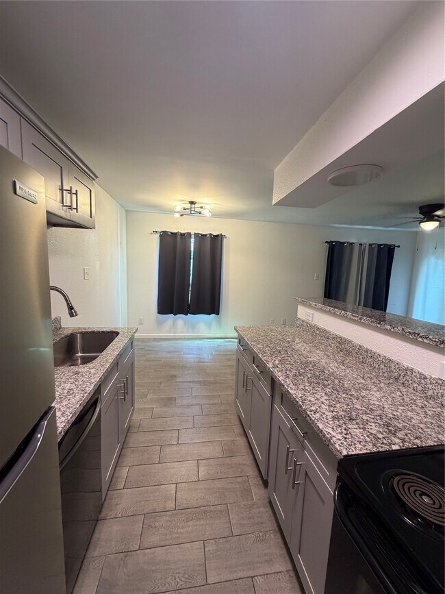 Foto del edificio - 2750 Holly Hall St