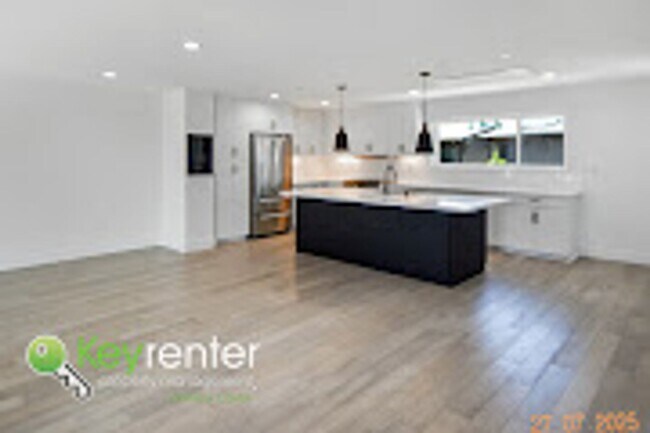 Foto del edificio - Newer Energy Efficient Luxury Townhouse in...