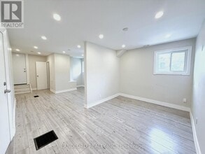 Building Photo - 154-154 Ossington Ave
