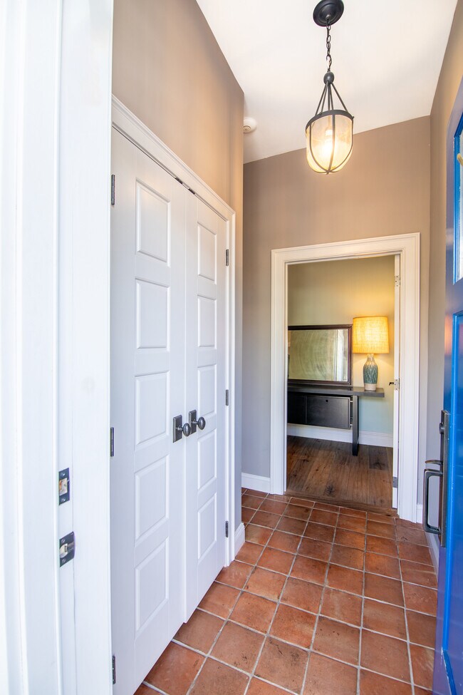 Building Photo - 87 Hauxhurst Ave