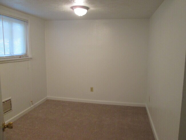 Foto del edificio - 115 E Montrose St