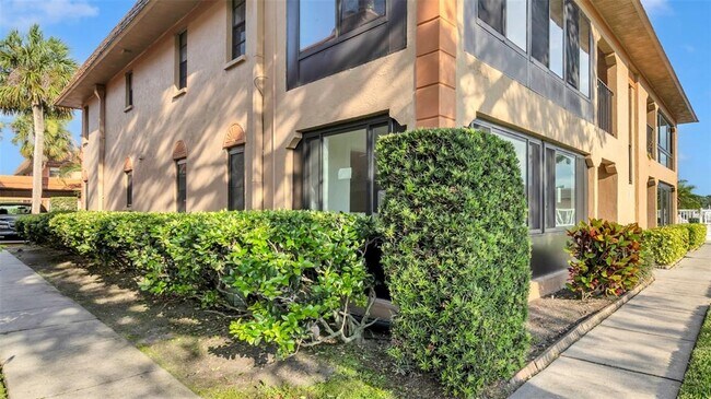 Foto del edificio - 10192 Seminole Island Dr