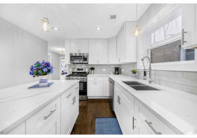 Building Photo - 3721 Clarence Ave