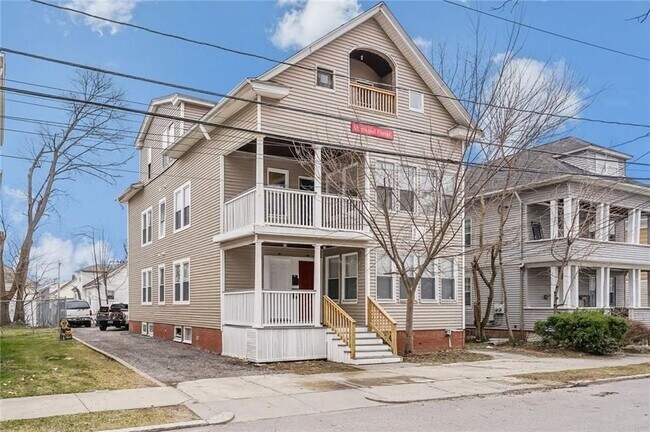 Foto del edificio - 123 Radcliffe Ave