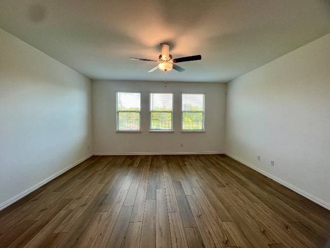 Building Photo - 118 Jenkinson Dr