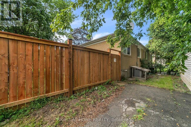 Building Photo - 303 Blue Grass Blvd