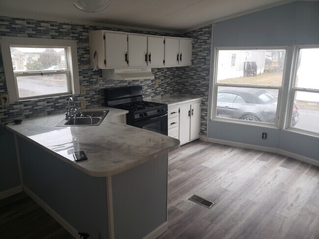 Building Photo - 261 Birchwood Village Estates