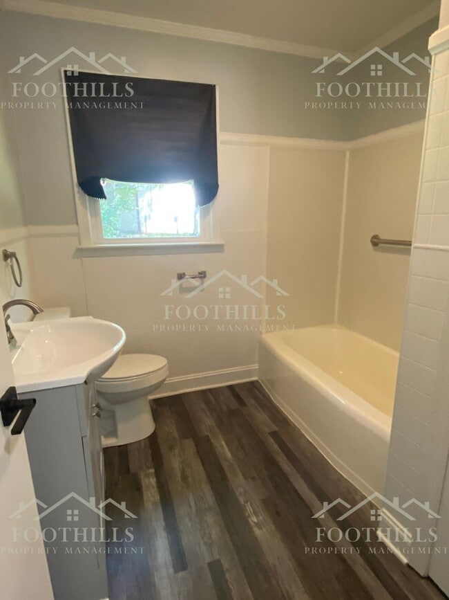 Foto del edificio - 3315 Berry Ln