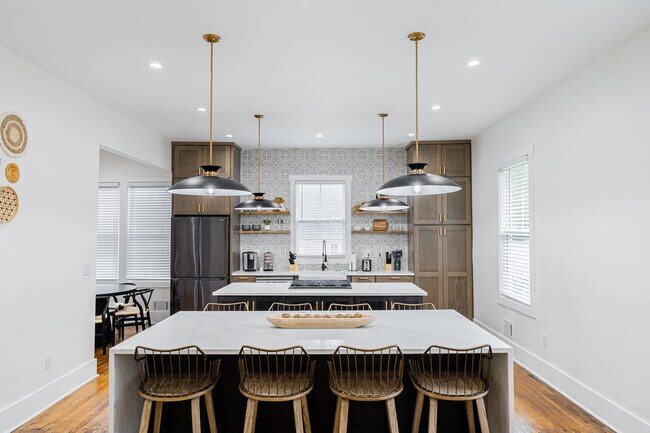 Foto del edificio - 619 S Peachtree St