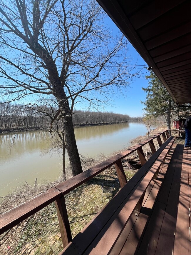 Building Photo - 2645 S River Rd