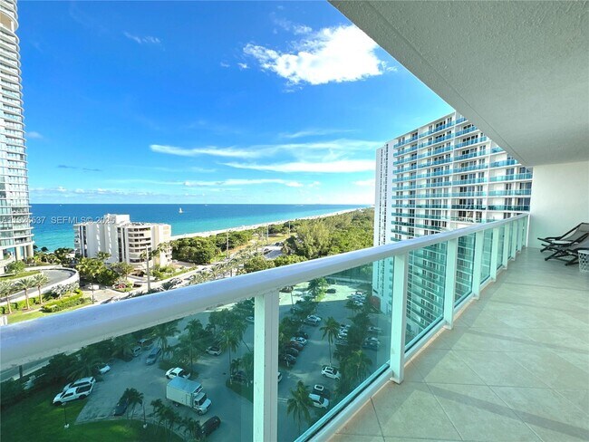 Building Photo - 100 Bayview Dr