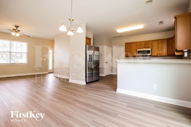 Foto del edificio - 7840 Expedition Dr