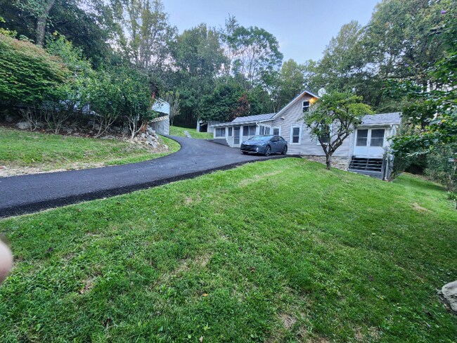 Building Photo - 15215 Charmian Rd